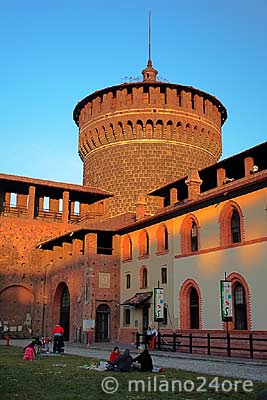 Defending castle Castello Sforzesco