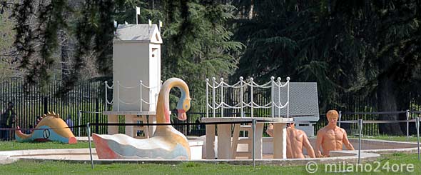 Group of bathers "Bagni Misteriosi"